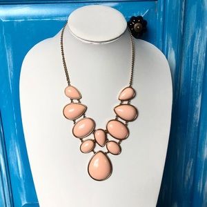 💰3/$15 Bright salmon bib necklace M87